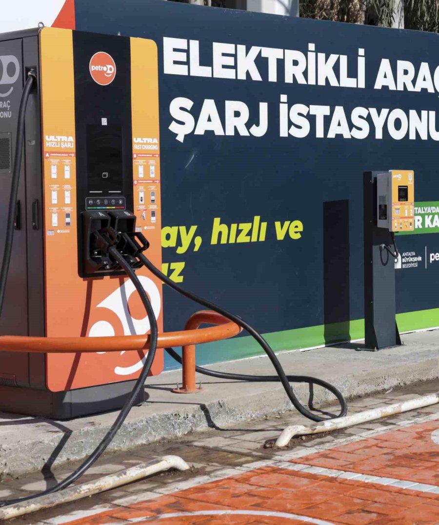 Büyükşehir Belediyesi 25 Elektrikli Araç Şarj İstasyonu Kurdu