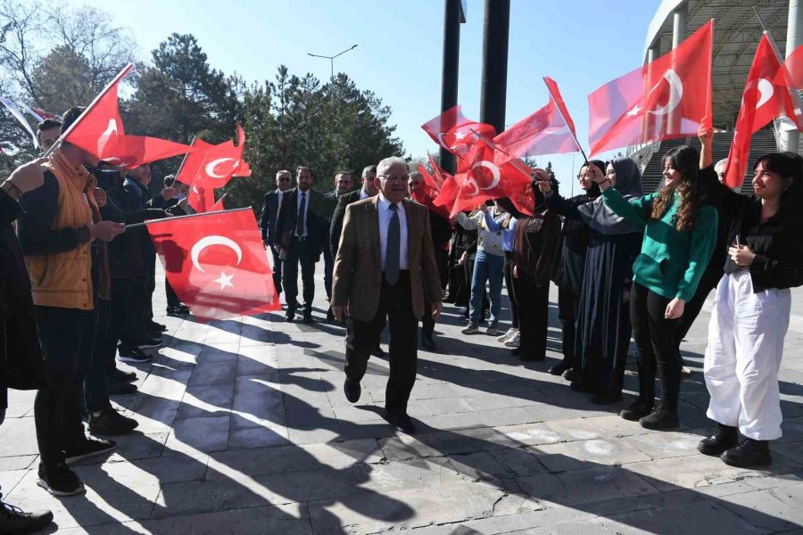 Başkan Büyükkılıç, Kaymek’in Gençleriyle Kucaklaştı