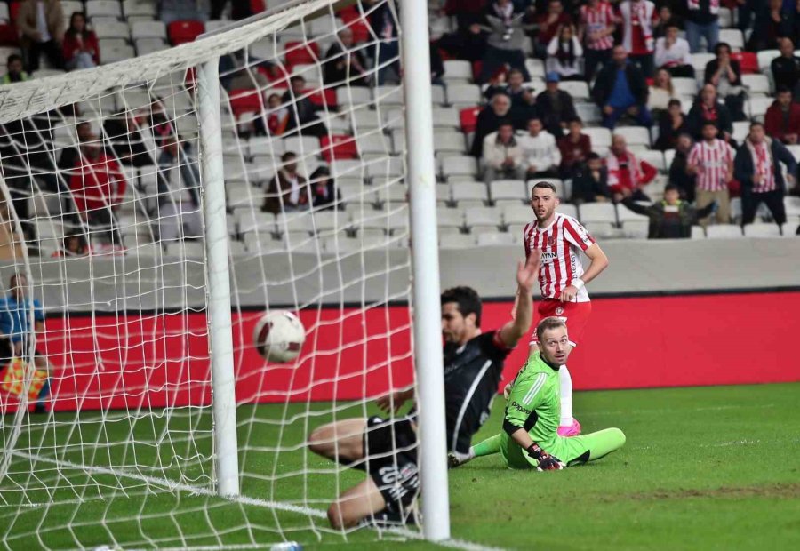 Ziraat Türkiye Kupası: Antalyaspor: 1 - Beşiktaş: 0 (ilk Yarı)