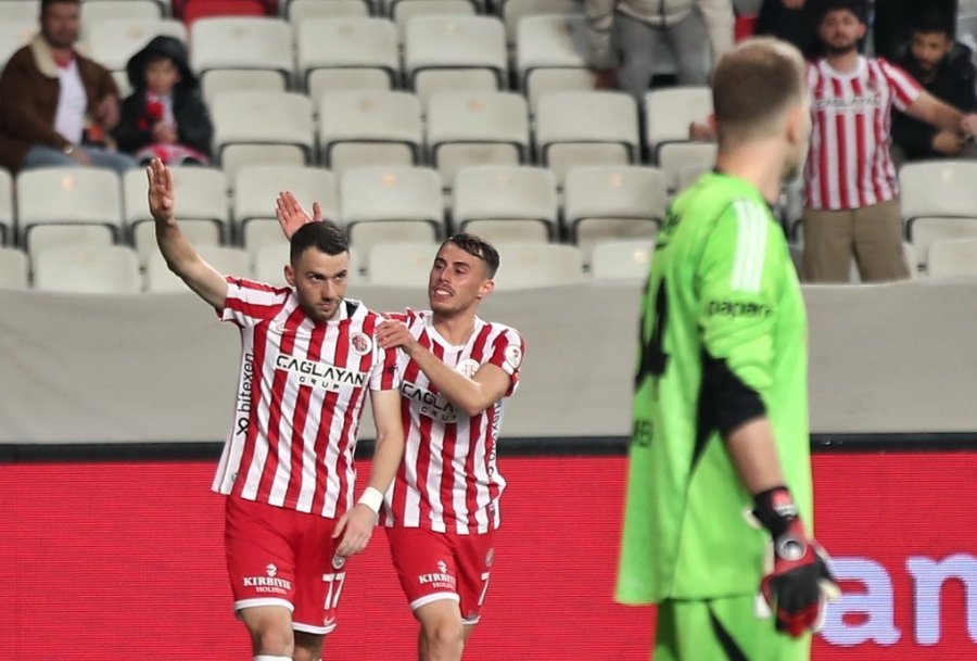 Ziraat Türkiye Kupası: Antalyaspor: 1 - Beşiktaş: 0 (ilk Yarı)