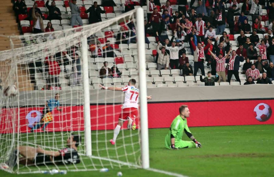 Ziraat Türkiye Kupası: Antalyaspor: 1 - Beşiktaş: 0 (ilk Yarı)