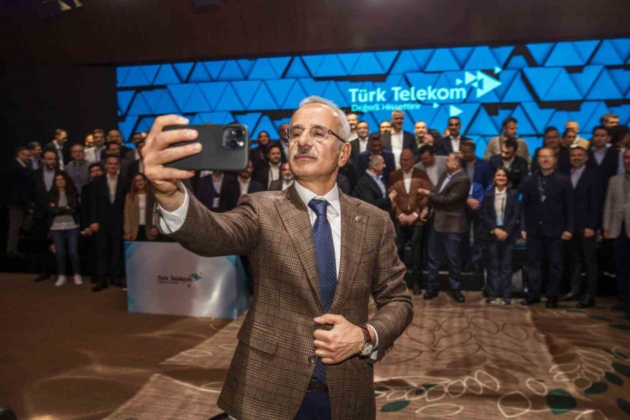 Bakan Uraloğlu: "19,5 Milyonu Sabit, 74,8 Milyonu Mobil Olmak Üzere 94,3 Milyon Geniş Bant İnternet Abone Sayısına Ulaştık"