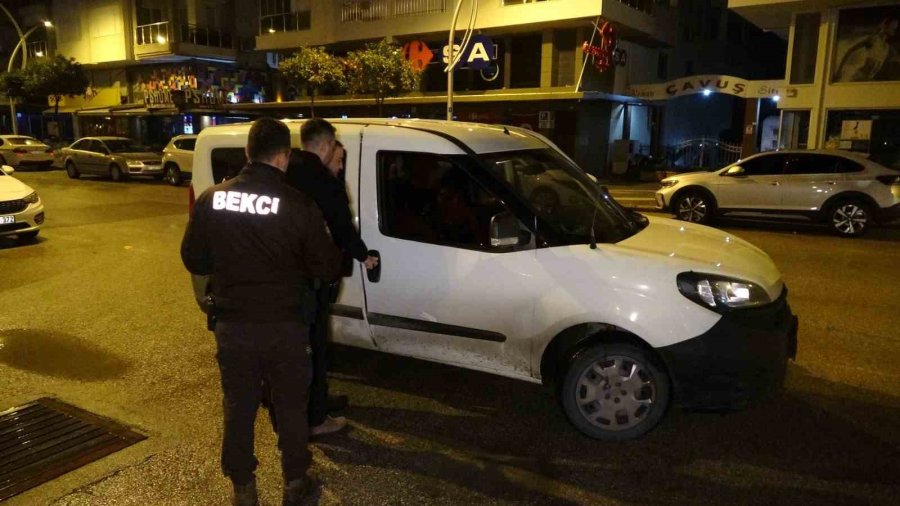 Çalmak İstediği Ayakkabının İçinde Evin Anahtarını Gören Hırsız Hedef Büyüttü