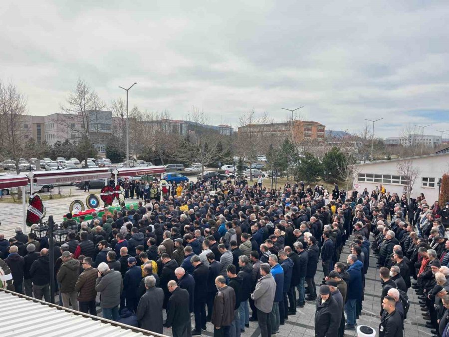 Eskişehir’de Trafik Kazasında Hayatını Kaybeden Öğretim Üyesi Ve Kızı Son Yolculuğuna Uğurlandı