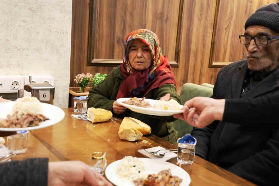 İlk Misafirleri Konya’nın Gülleri Oldu