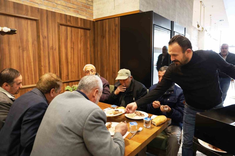 İlk Misafirleri Konya’nın Gülleri Oldu