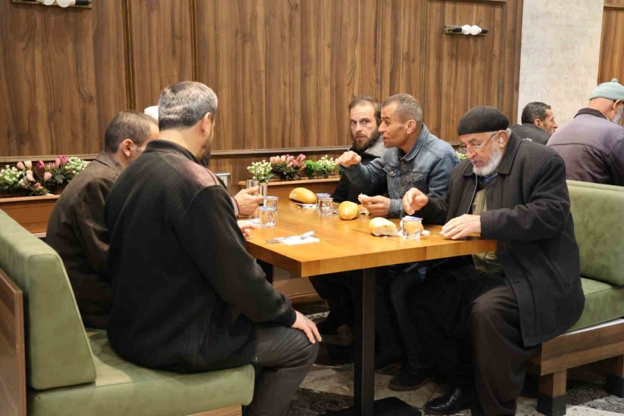 İlk Misafirleri Konya’nın Gülleri Oldu