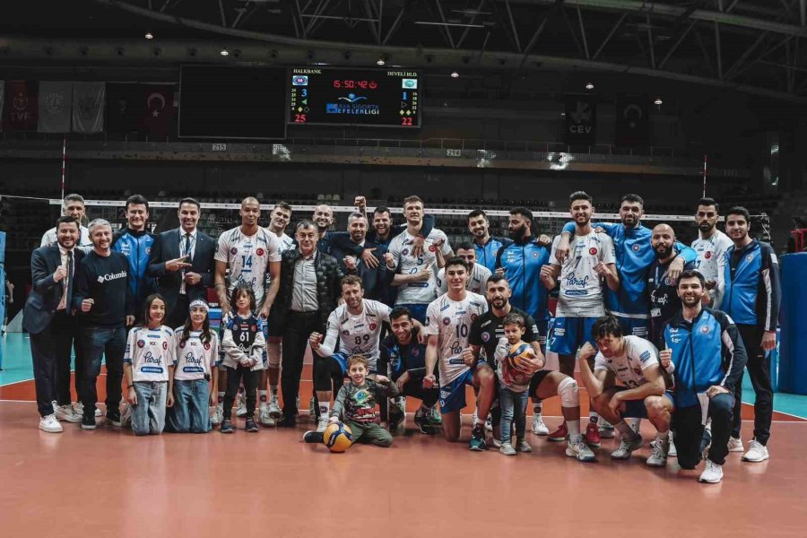 Efeler Ligi: Halkbank: 3 - Develi Belediyespor: 1