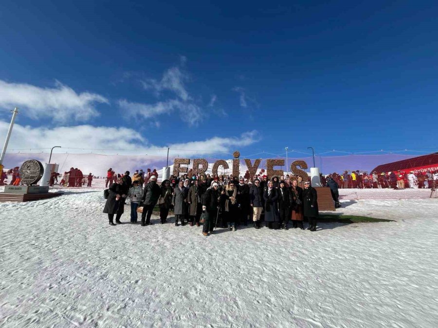 Büyükşehir’den Erciyes’i Yakından Hiç Görmeyen Ziya Gökalp Mahallesi Sakinlerine Jest