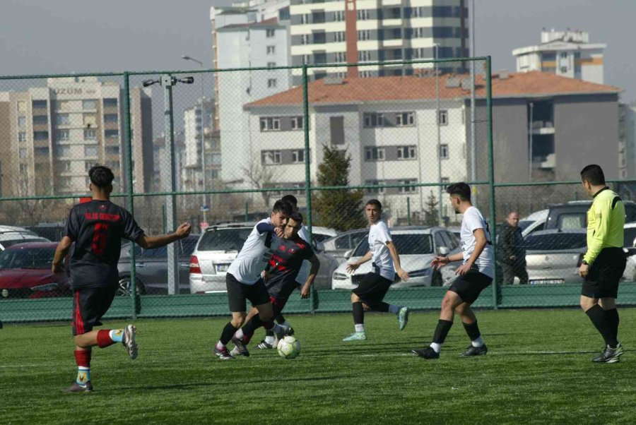 Kayseri 1. Amatör Küme: Talas Denizspor: 1 - Yeni Esenspor: 2