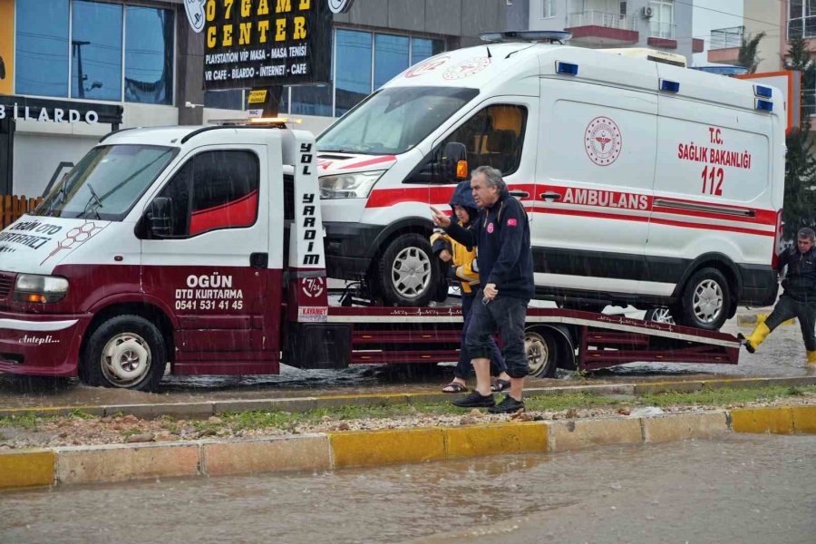 Antalya’da Hayat Felç Oldu