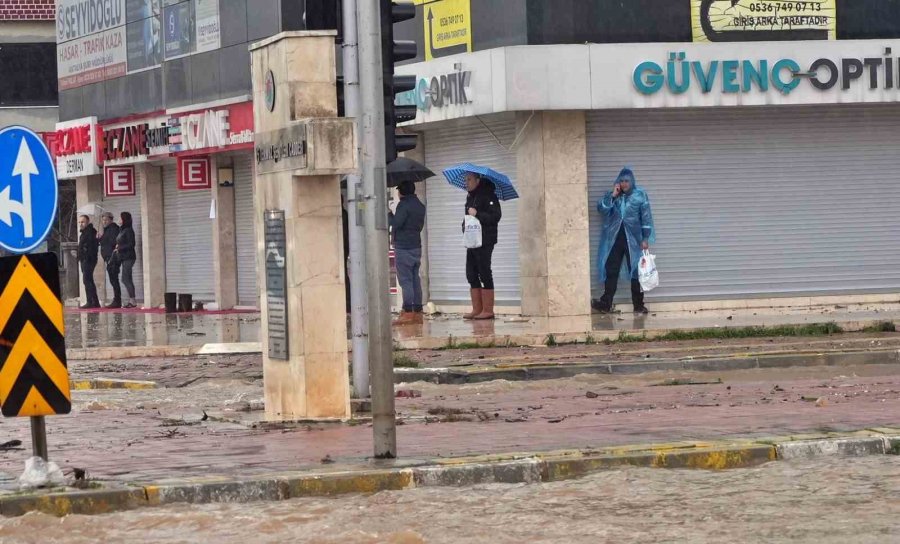 Antalya’da Hayat Felç Oldu