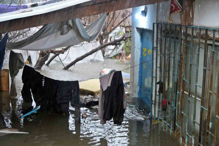 Antalya’da Hayat Felç Oldu