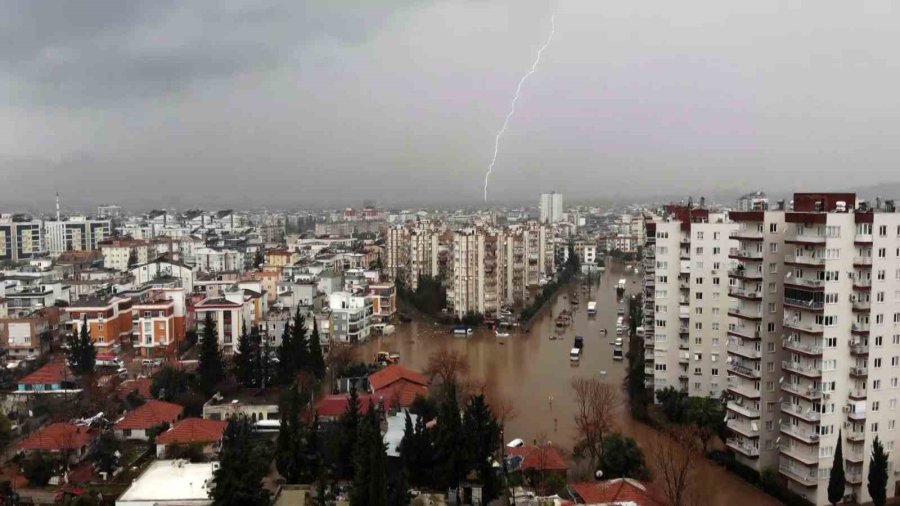 Antalya’da Hayat Felç Oldu