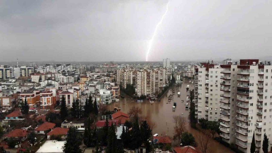 Antalya’da Hayat Felç Oldu