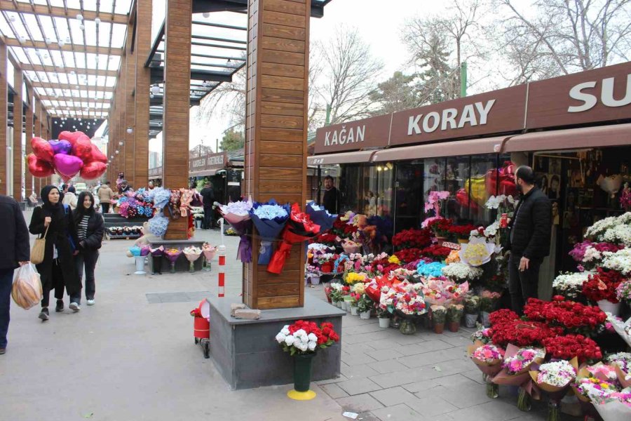 Çiçekçilerde 14 Şubat Yoğunluğu Başladı