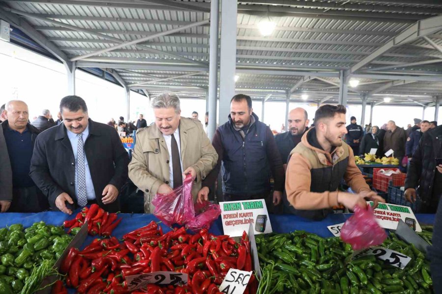 Başkan Palancıoğlu Yeni Açtıkları Pazar Yerinde Alışveriş Yaptı, Vatandaşlarla Bir Araya Geldi