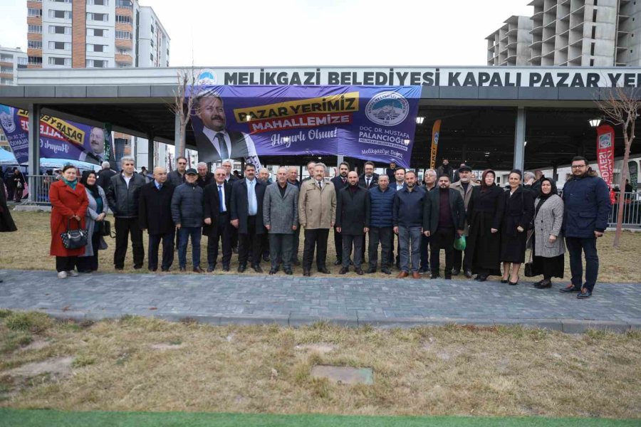 Başkan Palancıoğlu Yeni Açtıkları Pazar Yerinde Alışveriş Yaptı, Vatandaşlarla Bir Araya Geldi