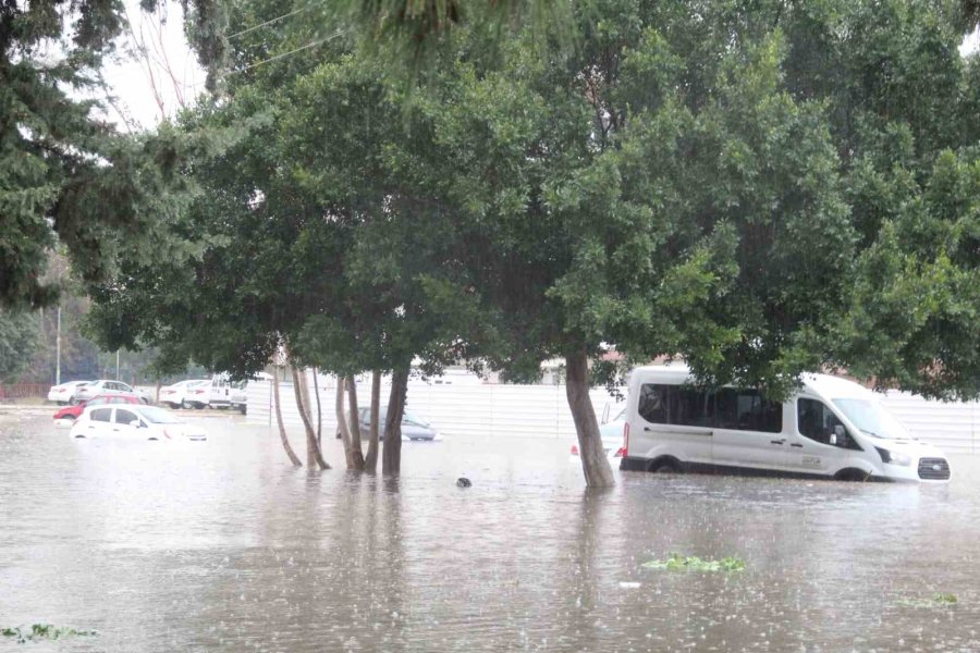 Turuncu Kod Uyarısının Verildiği Antalya Felakete Uyandı