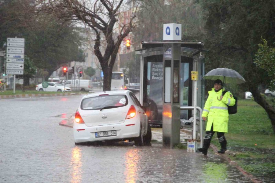 Turuncu Kod Uyarısının Verildiği Antalya Felakete Uyandı