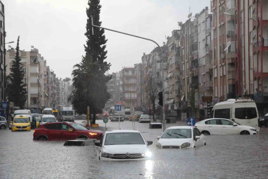 Turuncu Kod Uyarısının Verildiği Antalya Felakete Uyandı