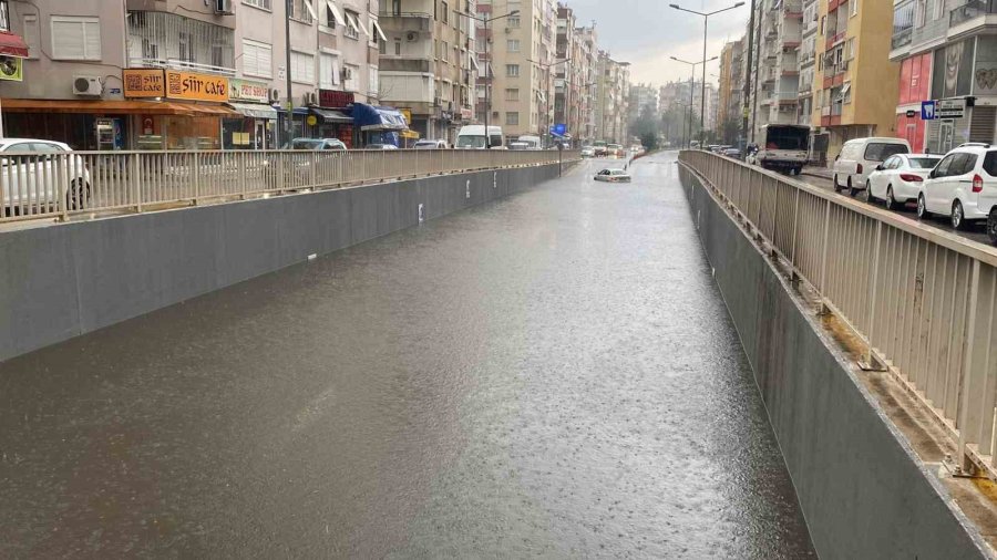 Turuncu Kod Uyarısının Verildiği Antalya Felakete Uyandı