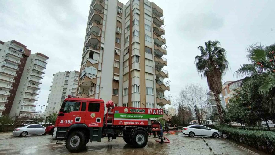 2 Metreyi Aşan Su Seviyesinin İzleri Duvarlarda Kaldı