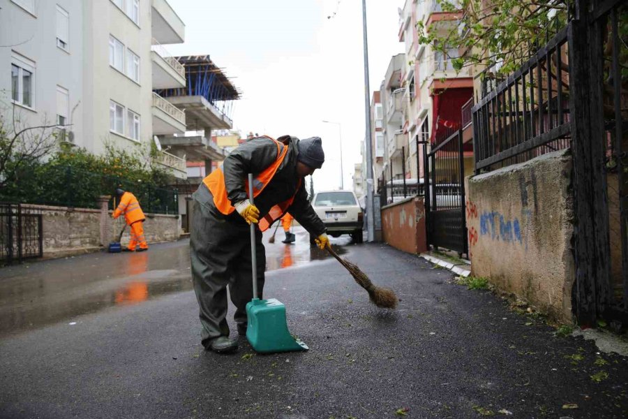 Antalya’da Sel Sonrası Yaralar Sarılıyor