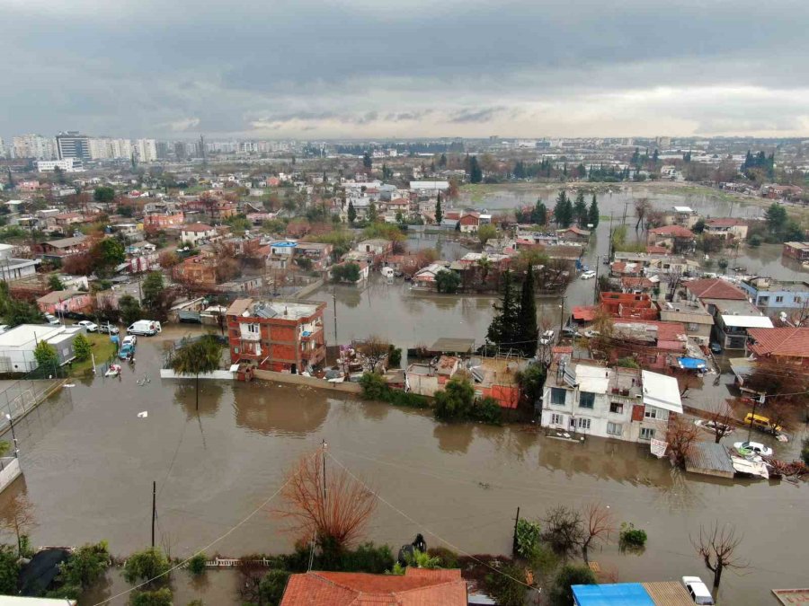 Yağmur Sularının Yuttuğu Mahallede Su Seviyesi Yarıya Düştü