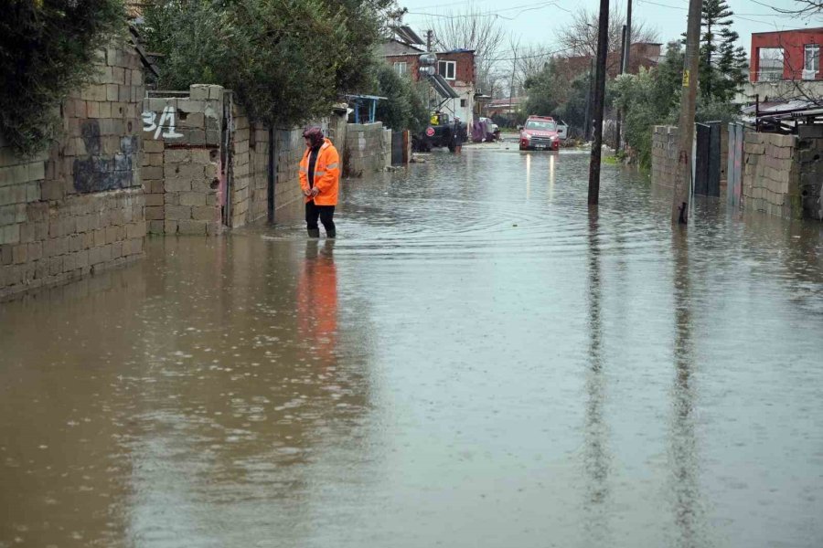 Yağmur Sularının Yuttuğu Mahallede Su Seviyesi Yarıya Düştü