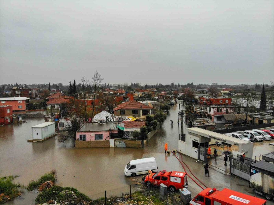 Yağmur Sularının Yuttuğu Mahallede Su Seviyesi Yarıya Düştü