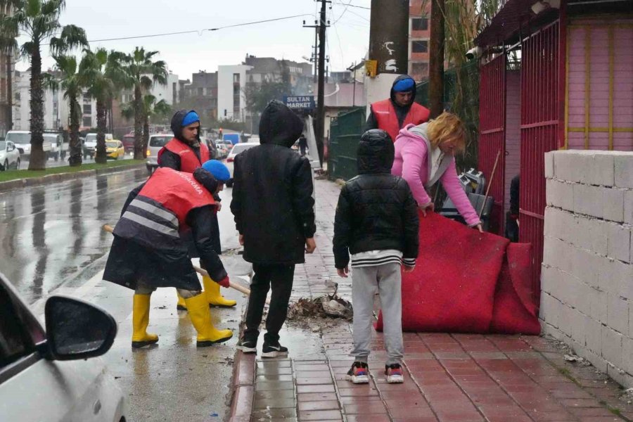 Sular Altında Kalan Mahallede Komandolar İş Başında