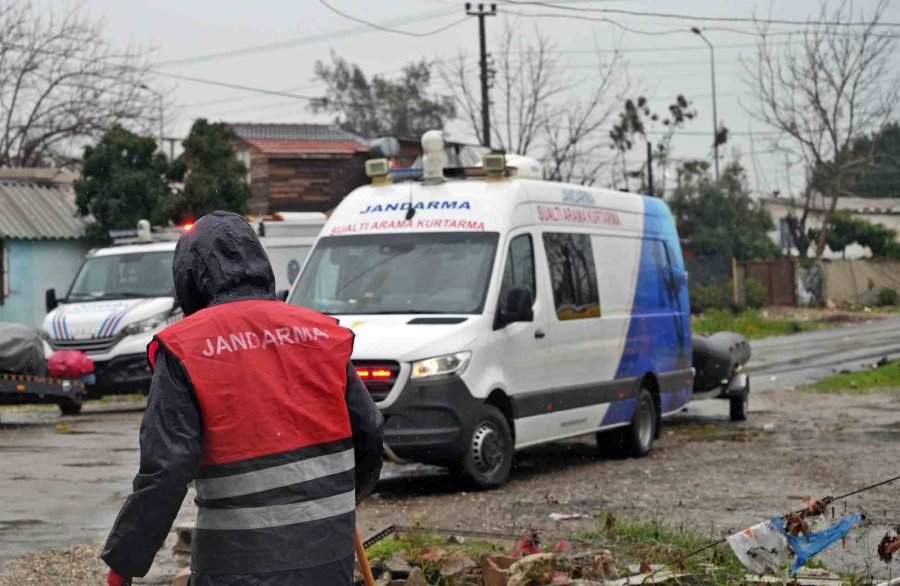 Sular Altında Kalan Mahallede Komandolar İş Başında