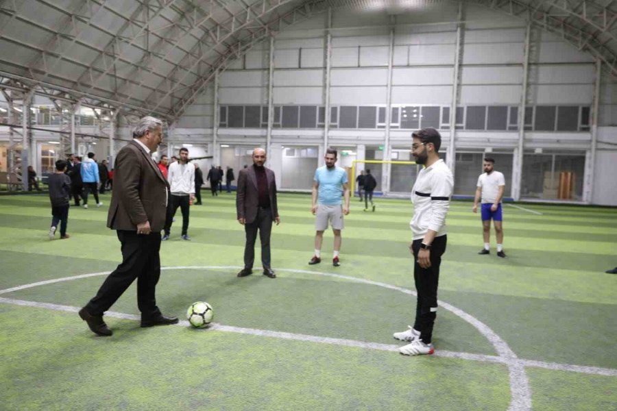 Başkan Palancıoğlu, Gençlik Kollarının Maçında Başlangıç Vuruşunu Yaptı