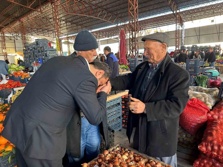 Başkan Şeker, Pazar Esnafıyla Buluştu