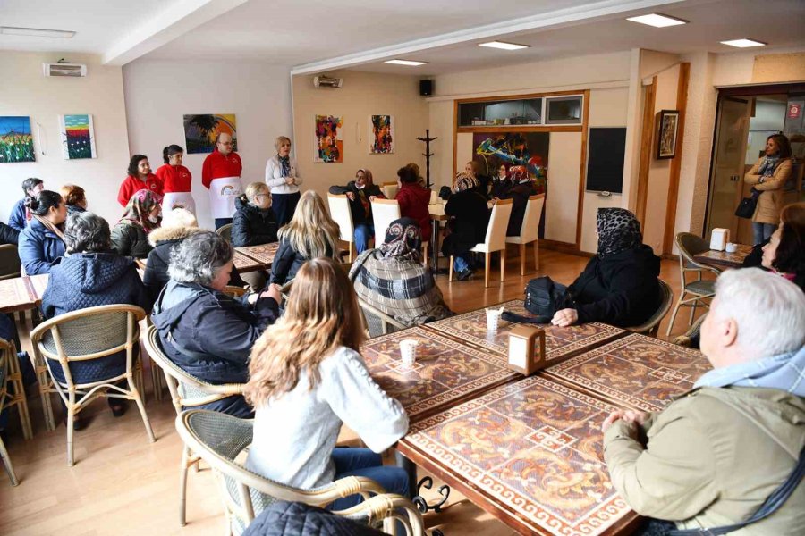 Kadın Kursiyerler Belediye Hizmetlerini Yerinde Gördü