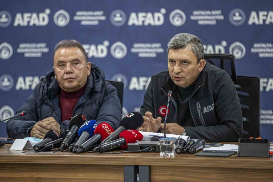 Antalya’da Tahliye Edilen 7 Binadaki 66 Aile Tsk’nın Tesislerinde Misafir Ediliyor