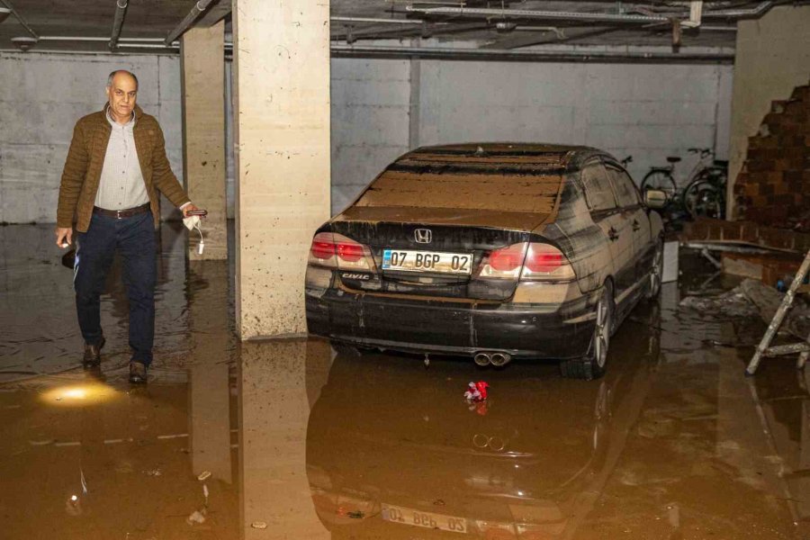 Su Dolu Otoparka İnen Vatandaş Gördüğü Manzaraya İnanamadı