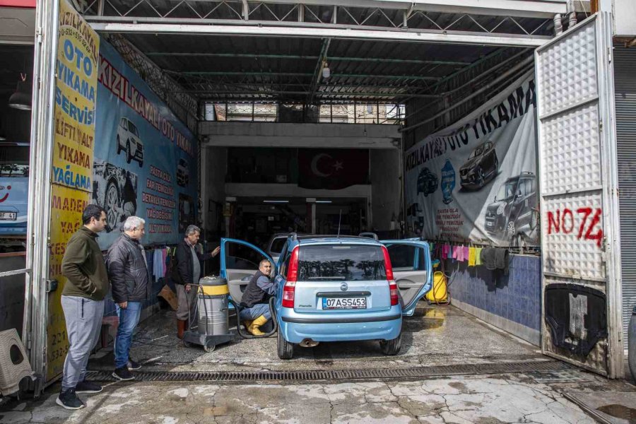 Antalya’da Doğal Afet Sanayi Esnafına Ekmek Kapısı Oldu