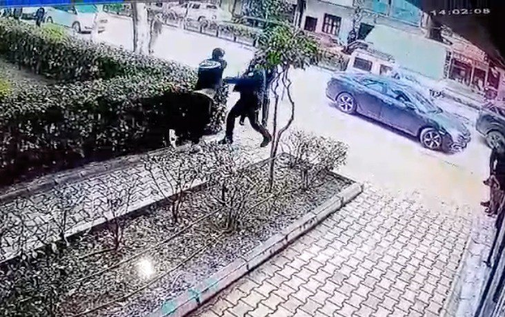 Çaldığı Köpeğin Sahibine Ve Polise Bıçak Çekti, Gözaltına Alındı