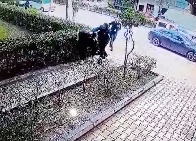 Çaldığı Köpeğin Sahibine Ve Polise Bıçak Çekti, Gözaltına Alındı