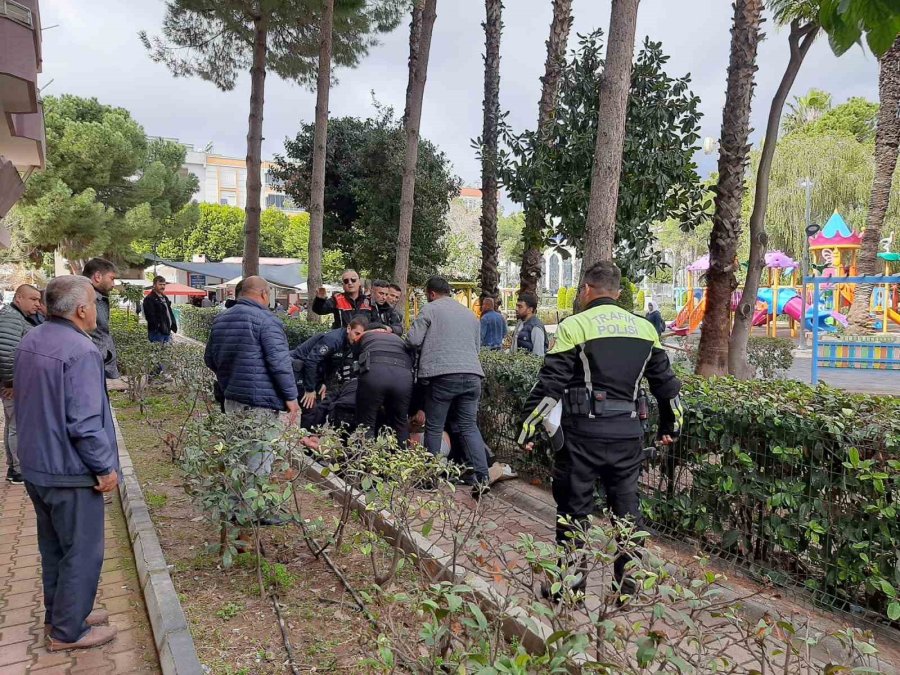 Çaldığı Köpeğin Sahibine Ve Polise Bıçak Çekti, Gözaltına Alındı