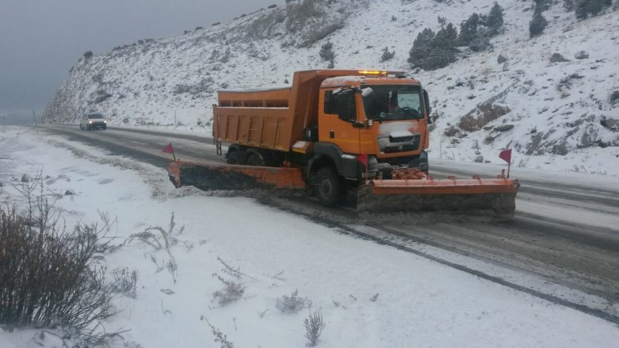 Alacabel’de Gece Başlayan Kar Yağışı Sonrası Ekipler Seferber Oldu