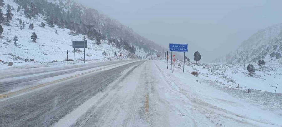 Alacabel’de Gece Başlayan Kar Yağışı Sonrası Ekipler Seferber Oldu