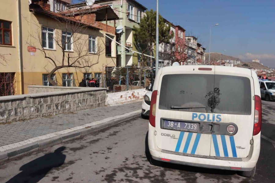 Emniyet Amirinin Yaklaşımı, Eşini Rehin Alan Şahsı Böyle İkna Etti: "ben Sana Kurban Olurum"