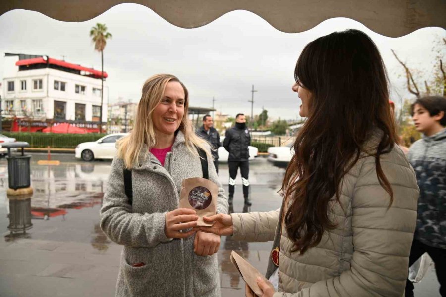 Manavgat Belediyesi’nden Sevgililer Günü Jesti