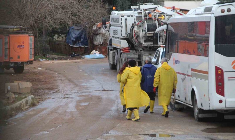 3 Milyonluk Ürününü Sel Aldı, Kuru Kalanlarda Fiyatı Yarıya İndirince Yoğunluk Oluştu