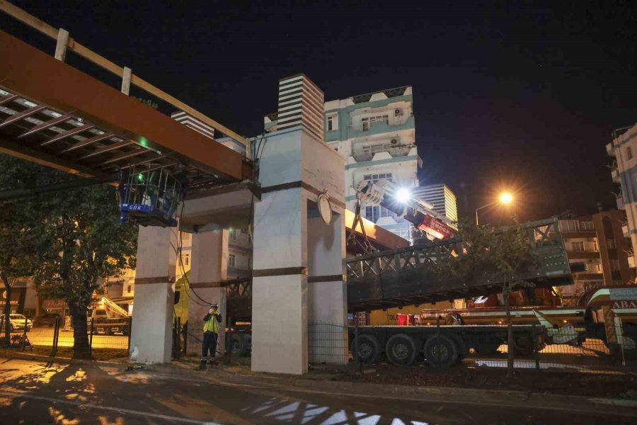 Antalya’da Üst Geçitler Bakımdan Geçiyor