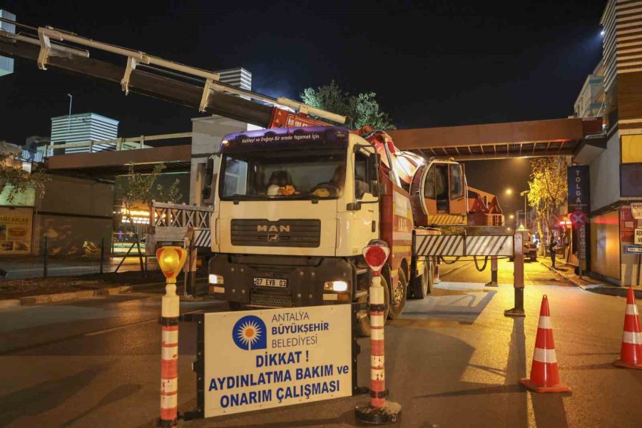 Antalya’da Üst Geçitler Bakımdan Geçiyor