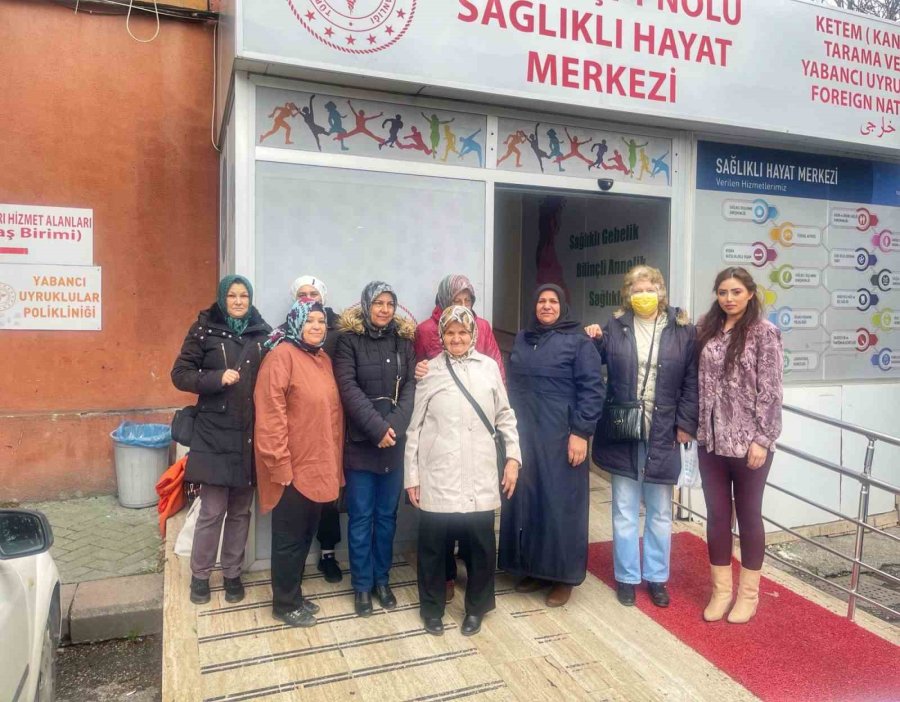 Mahallesindeki Kadınlara 5 Yıldır Sağlık Taraması Yaptırıyor